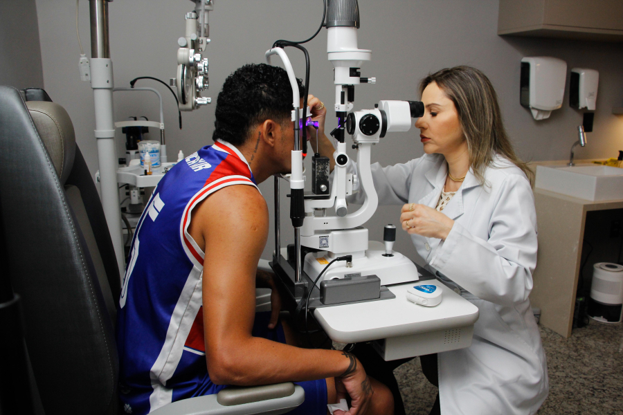 Hospital de Olhos Velloso reforça parceria com o Gazin Porto Velho E.C. em ação de saúde ocular